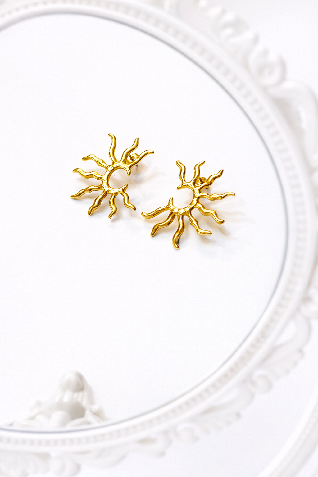 Soft Sun Elegant Earrings