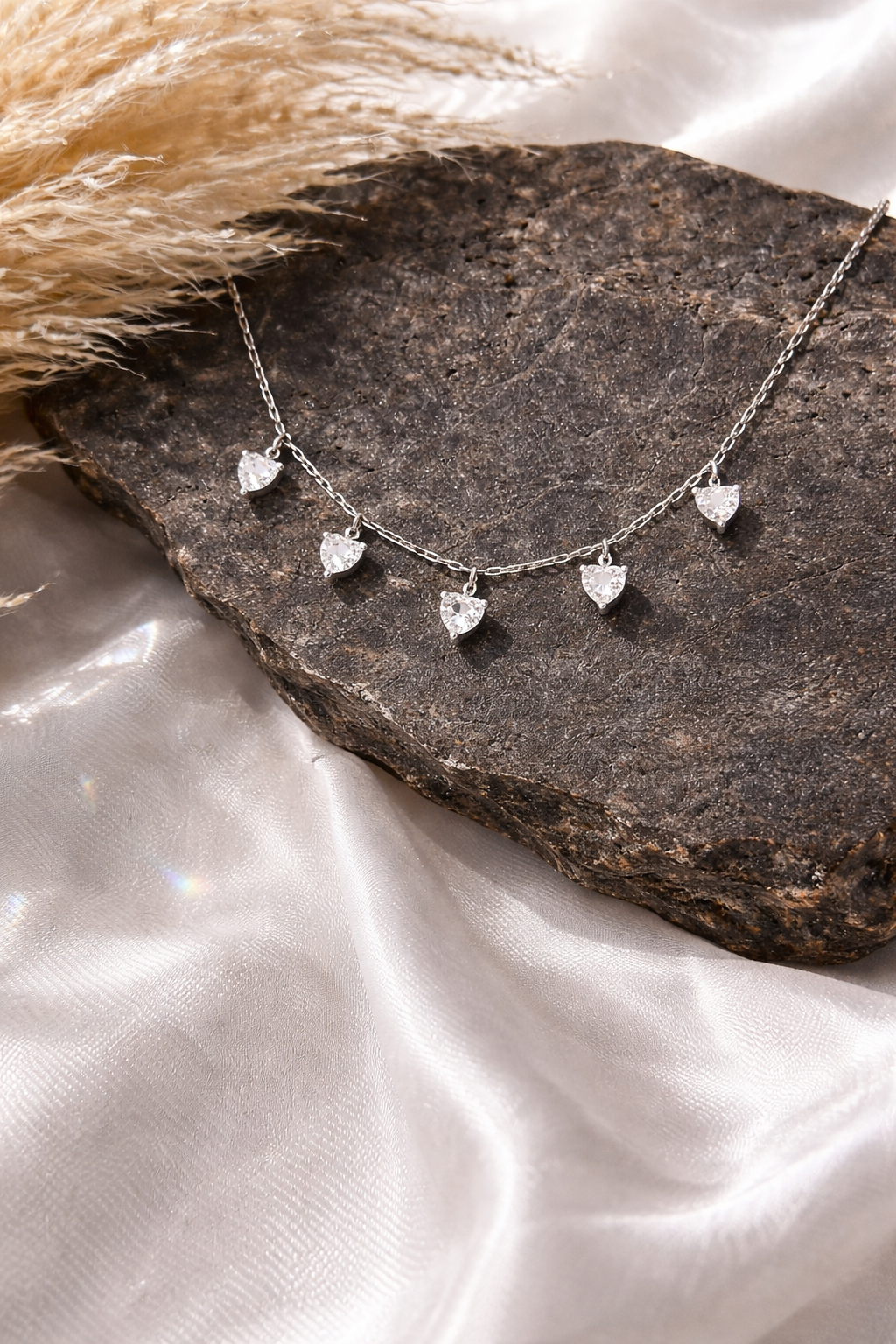 Sweetheart Glow Floating Necklace