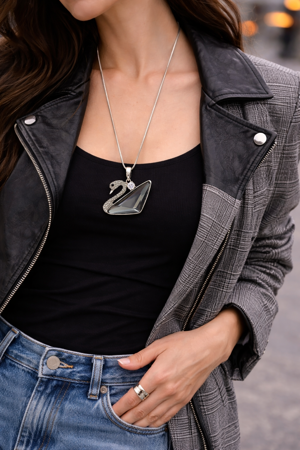 Frozen Swan Glow Necklace